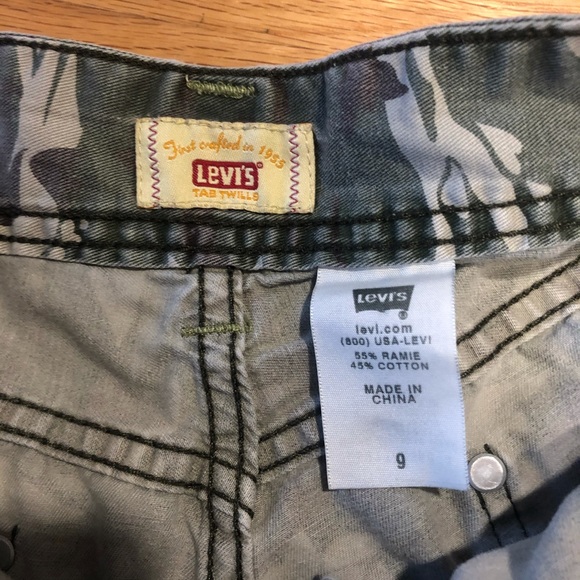 Vintage Levi Camo shorts - Picture 3 of 3